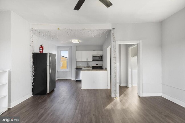 Building Photo - 1735 W Oxford St Unit 3