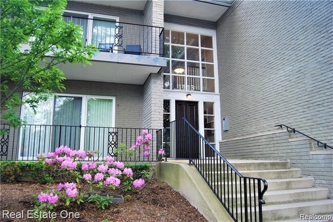 Building Photo - 1113 N Old Woodward Ave Unit 38