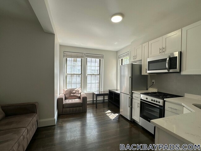 Building Photo - 24 Clearway St Unit 1 Rental
