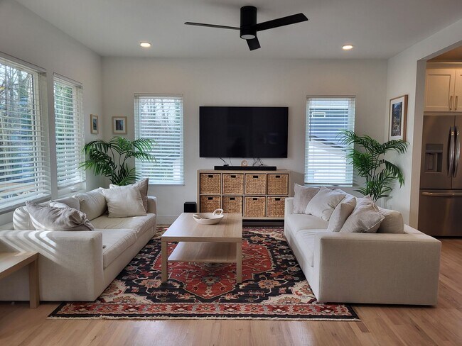 Photo - Furnished home in Lincoln Heights