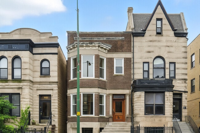 Building Photo - 909 W Addison St Unit 2