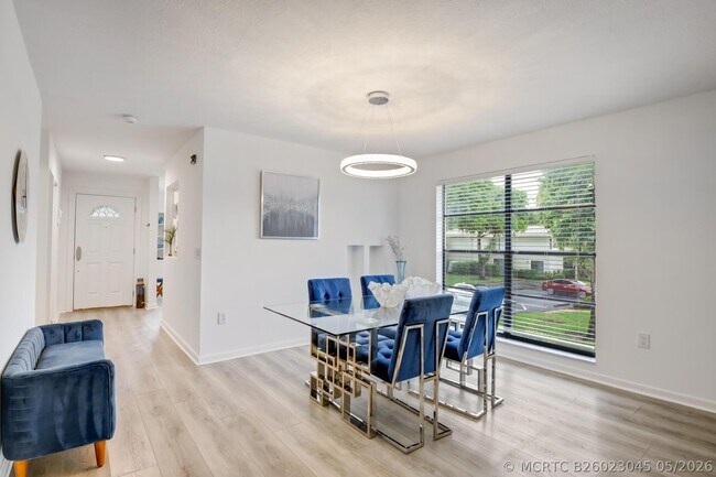 50 Stratford Ln W Unit B