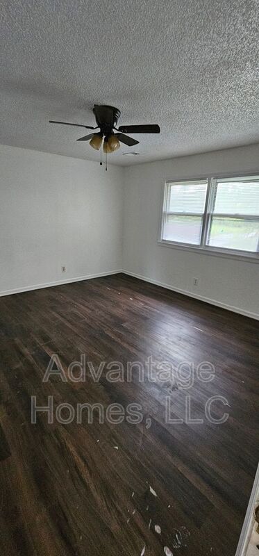 Photo - 726 N 70th St