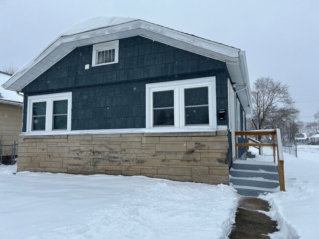 Building Photo - Updated 3-Bedroom, 1-Bathroom Home – $1,425/Month | 1,092 Sq. Ft. | Accepting Section 8