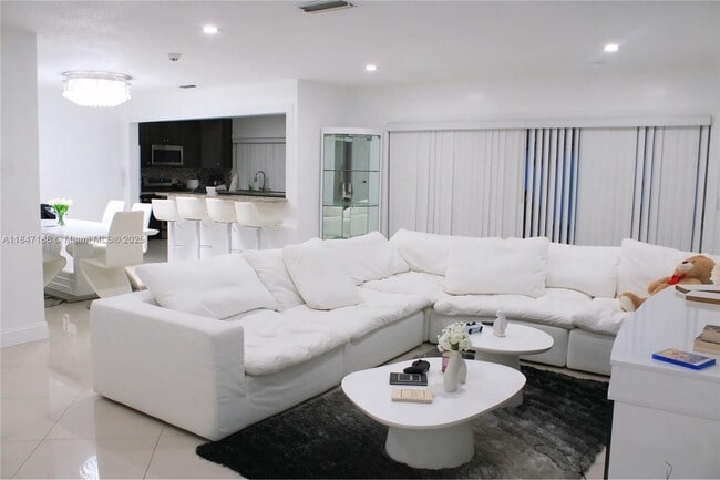 Building Photo - 8457 Sheraton Dr Rental