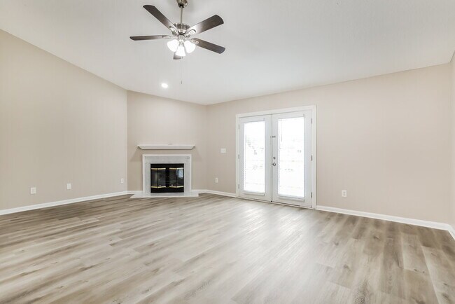 Photo - 909 Mackinaw Trail