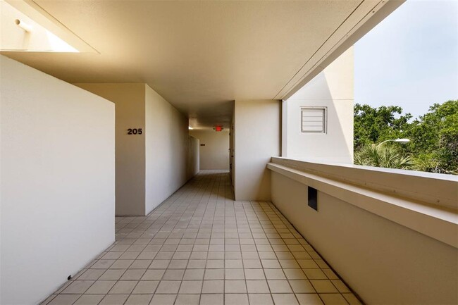 Photo - 2775 Kipps Colony Dr S Unit 205
