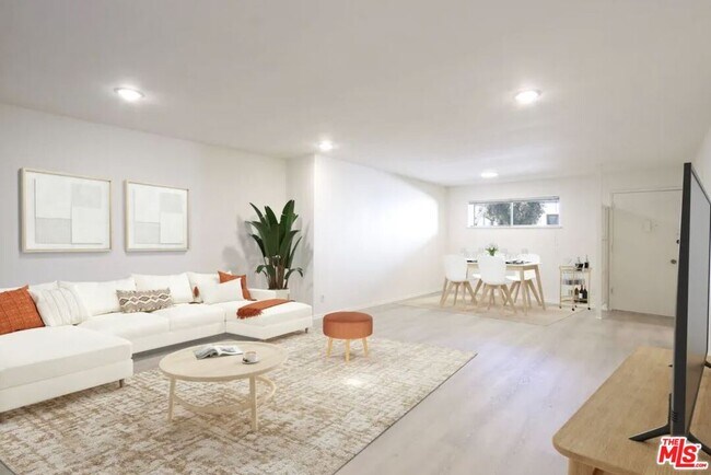 Photo - 12958 Valleyheart Dr Unidad 3 Rental