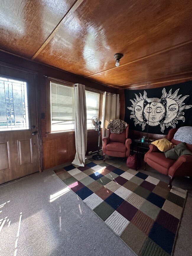 Charming 2-Bed, 2-Bath Duplex in Eau Claire