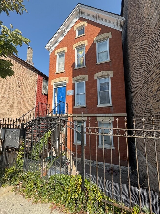Building Photo - 1154 W 18th St Rental
