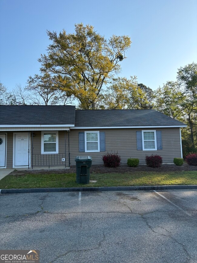 Building Photo - 1701 Claxton Dairy Rd