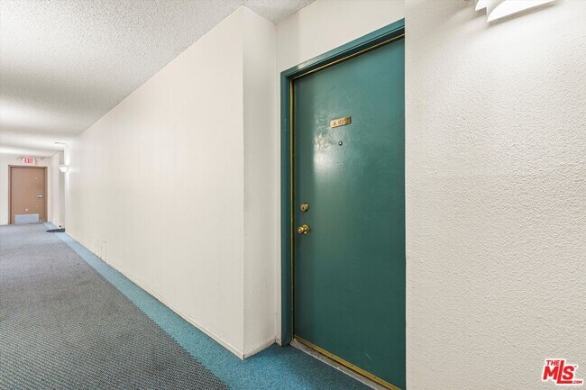 5460 White Oak Ave Unit A105