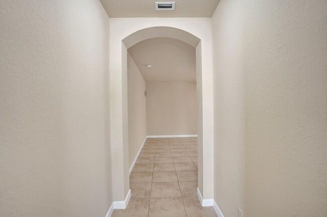 Photo - Gorgeous Townhome in Parkland