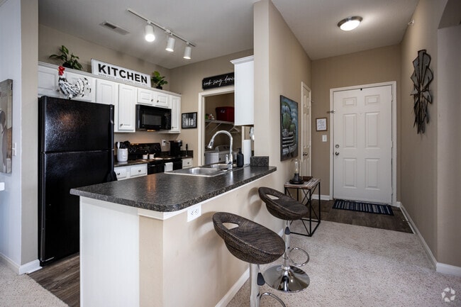 2 BR, 2 BA - 1,039SF