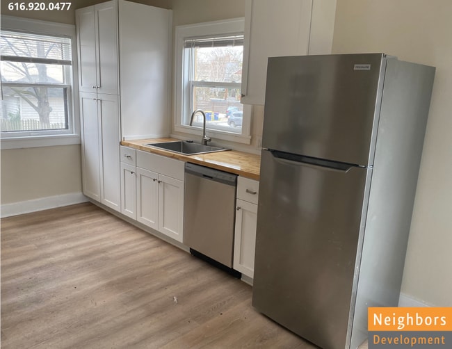 Photo - 1139 Walker Ave NW