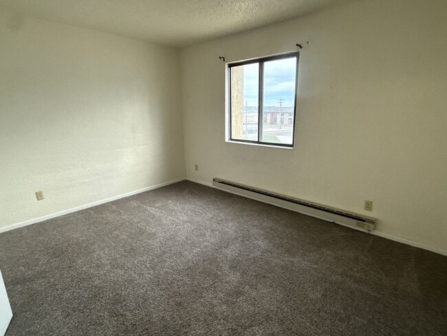 Photo - Broadway Manor Unidad #6