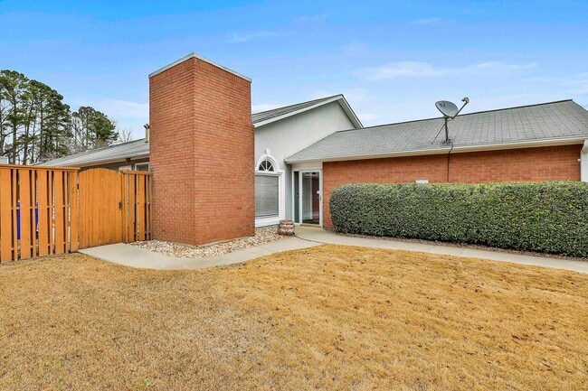 Photo - Immaculate 2bed/2ba in Fayetteville with Lawn Care Included