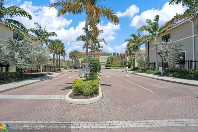 Photo - Beautiful Townhouse 3 -2.5 baths