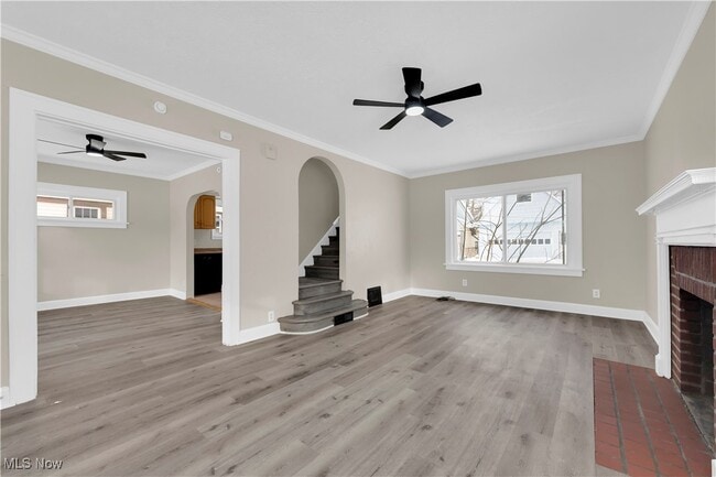 Photo - 239 E 214th St