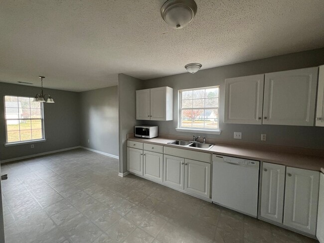 Photo - 705 Ogeechee Dr E