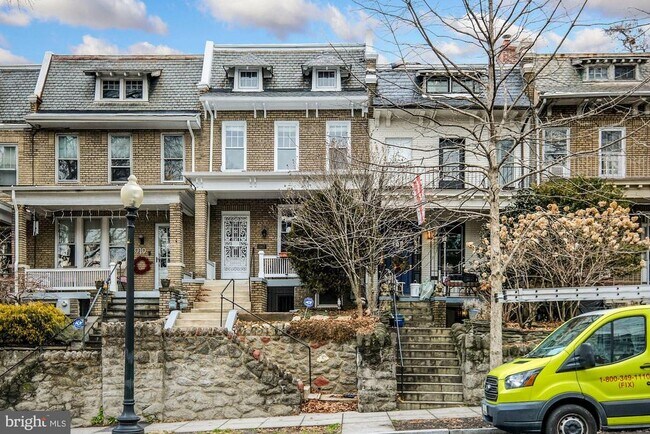 Building Photo - 1917 Kenyon St NW Rental