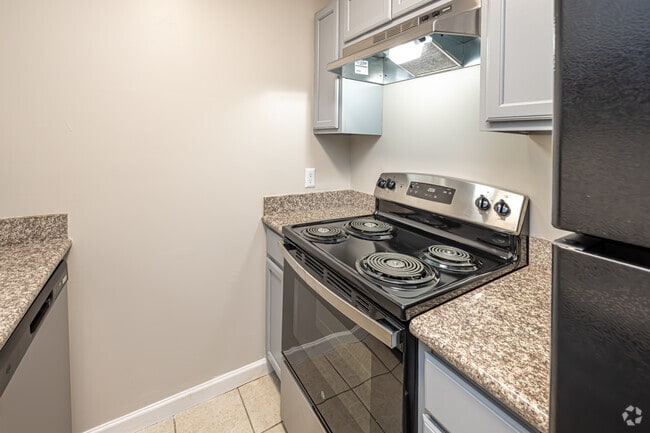 2BR, 1.5BA - 770SF - Kitchen