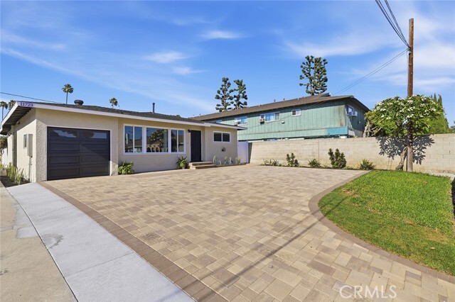 Photo - 11331 Pioneer Blvd