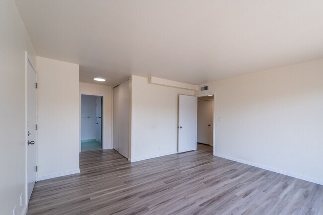 Photo - 498 Capital St Unit 5