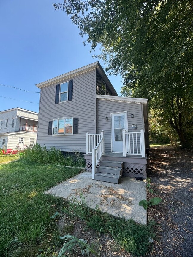 Building Photo - Spacious 3-4 Bedroom, 2 Bath Home for Rent...