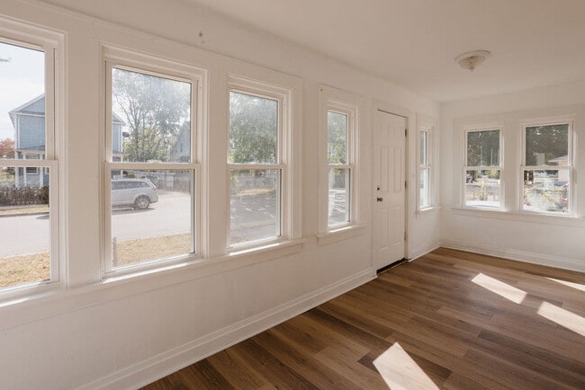 Building Photo - 714 Helmholz Ave