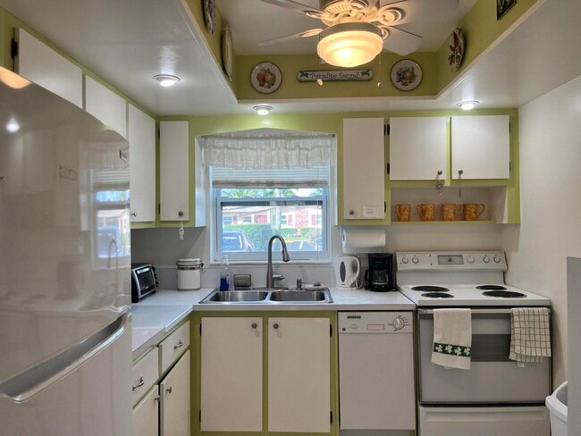 Photo - 2980 Crosley Dr E