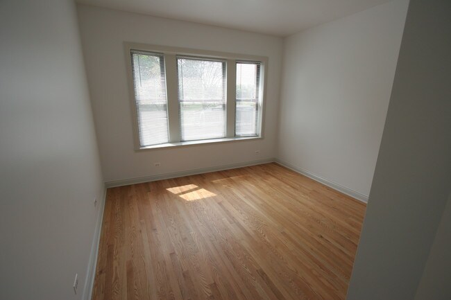 Dormitorio - 5355-5361 S. Cottage Grove Avenue