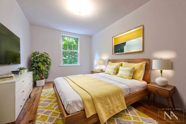 Photo - 39-13 46th St