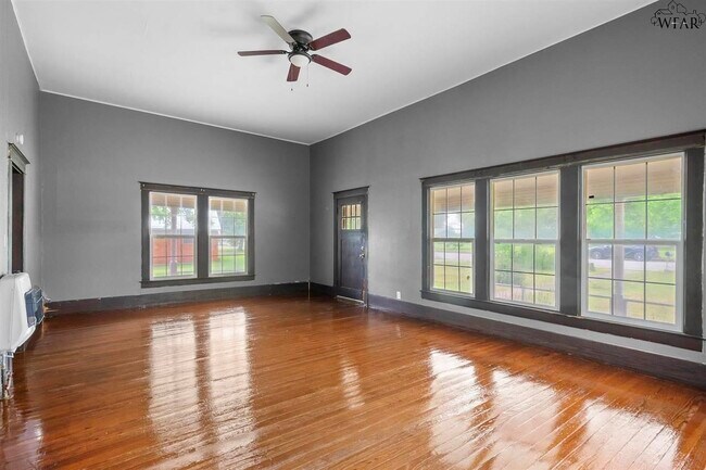 Photo - 816 E Gilbert St