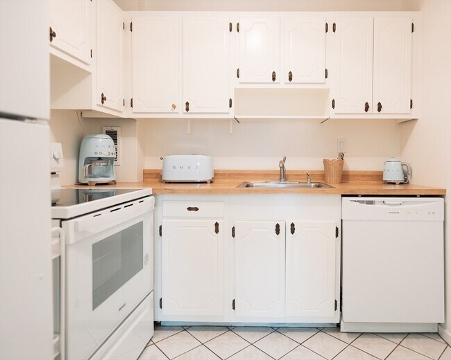 Photo - 19 Winchester St Unit 301