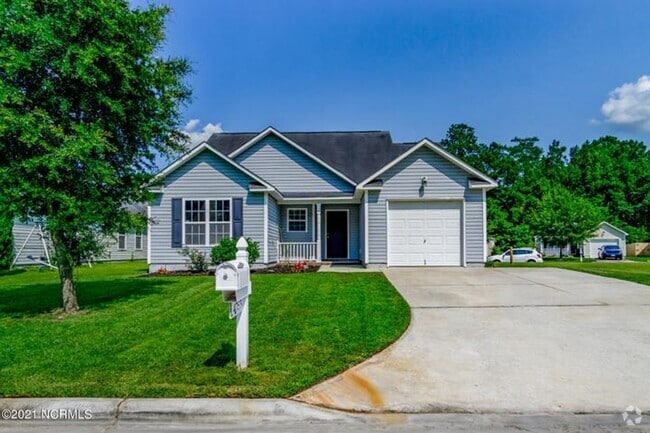 Building Photo - Three Bedroom Two Bath Home