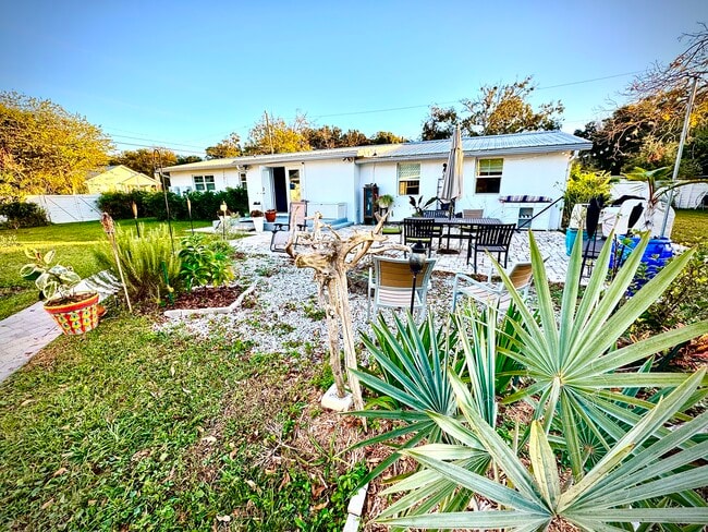 Back patio - 60 Julia St