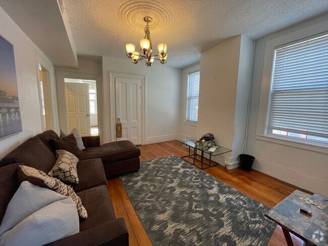 Building Photo - 22 Maverick St Unit 2 Rental