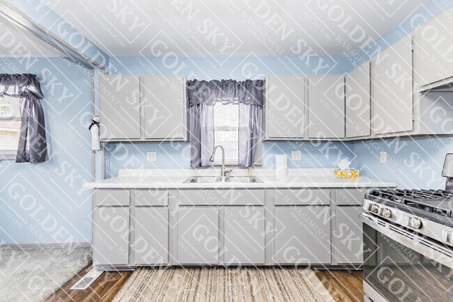 2400 W 10th St