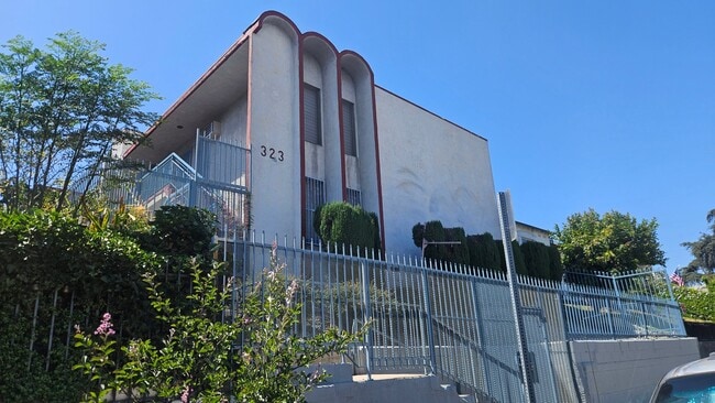 Photo - 323 N Rampart Blvd Unidad 7