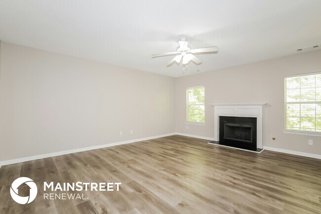 Photo - 665 Lakeridge Ct