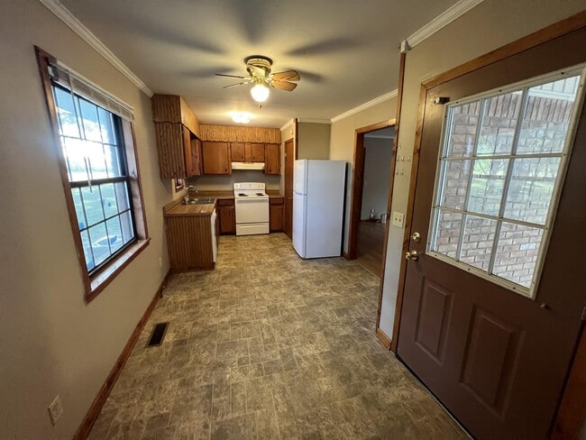 Photo - 1803 Thomas Ln