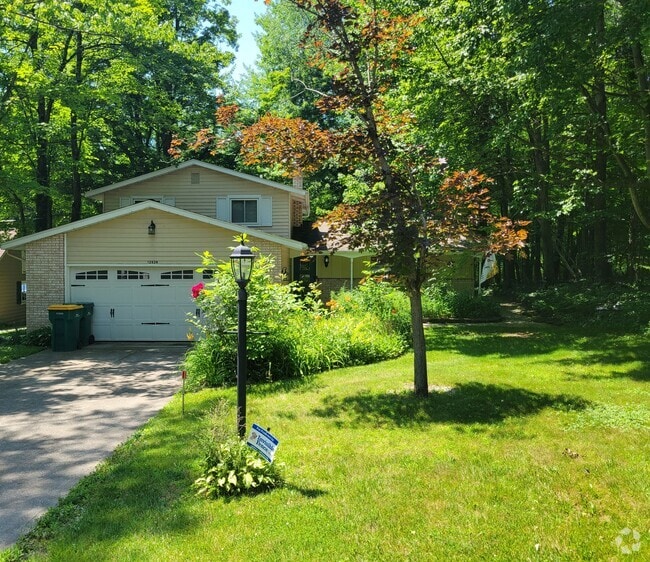 Building Photo - 12824 Opalocka Dr Rental
