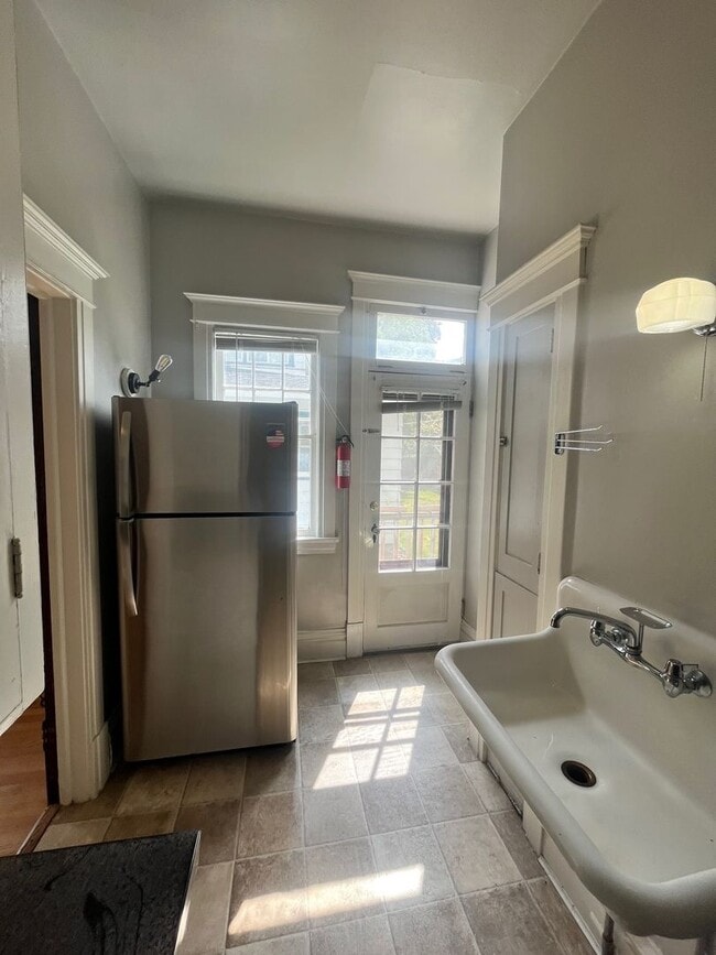 Photo - Large Renovated Studio in Unbeatable U District Location! Unit 07