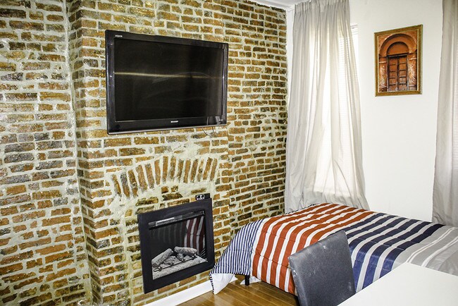 Photo - 1937 N Darien St