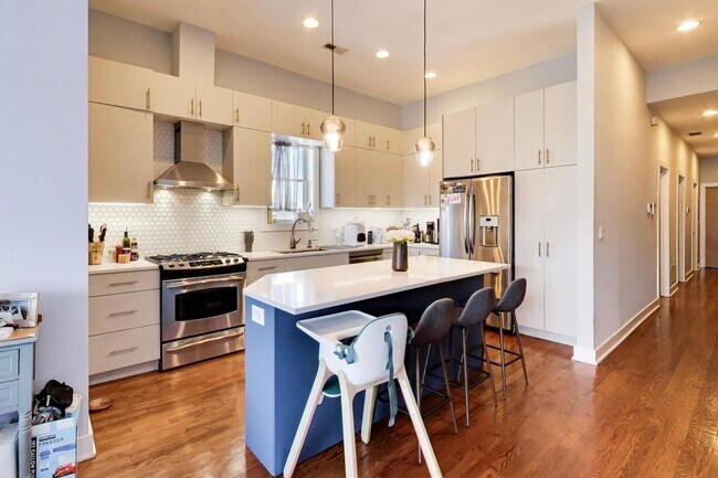 Photo - 2342 W North Ave Unit 401