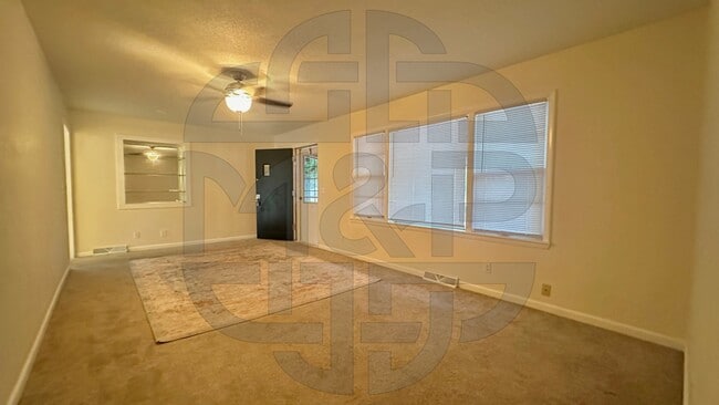 Photo - 3039 S Glenn Ave