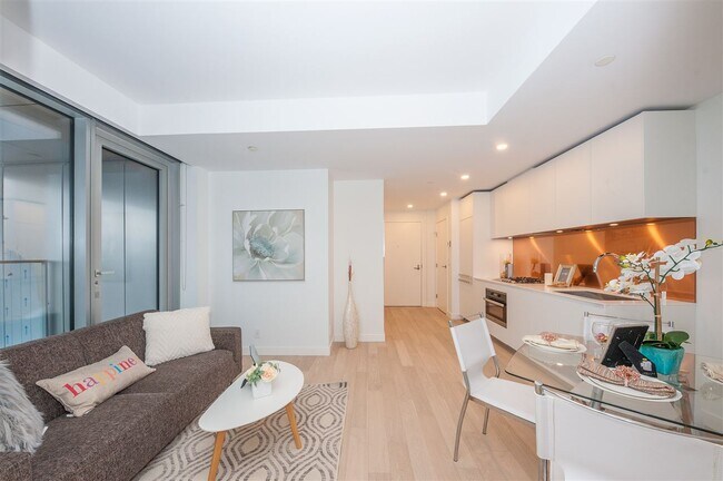 Photo - 1480 Howe St