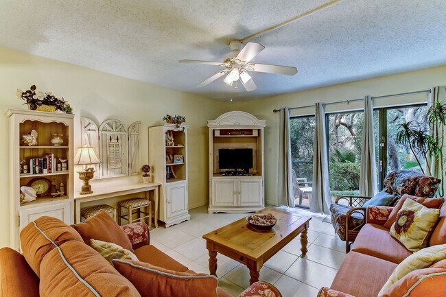 Building Photo - 2063 Beachwood Rd Unit ID1248239P Rental