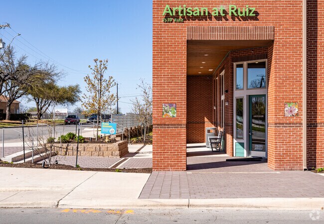 Photo - Artisan at Ruiz